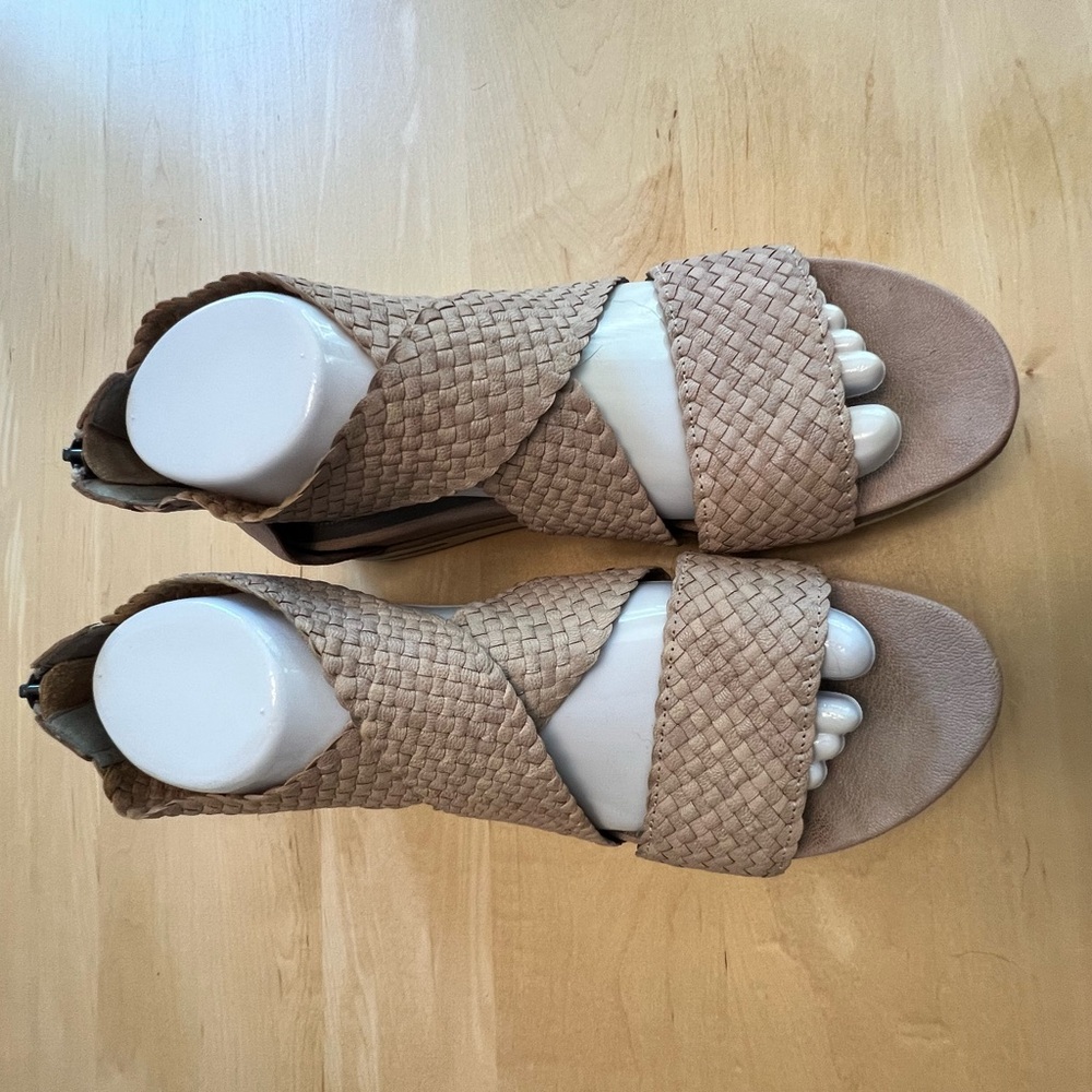 Eileen Fisher Women's Tan Woven Sandals - Picture 6 of 11